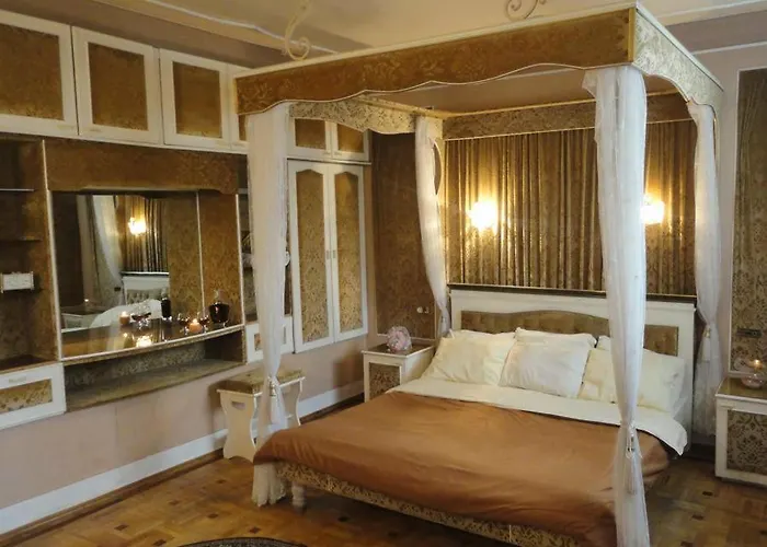 Classic Apartment On Kievyan